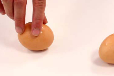 Cómo diferenciar un huevo cocido de uno sin cocer | La Española